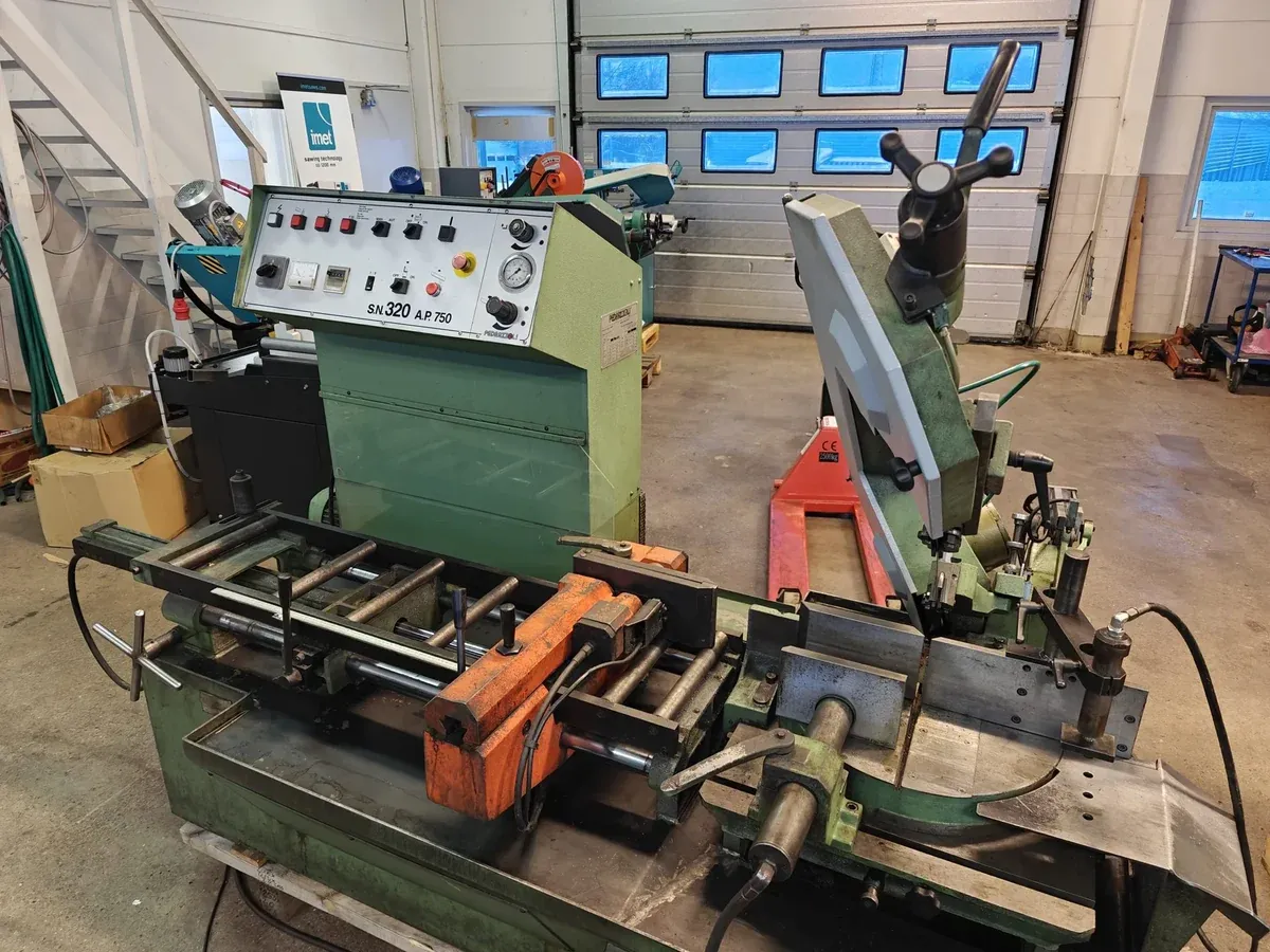 Helautomatisk bandsåg SN 320 AP 750 i Pedrazzolis lager i Alingsås